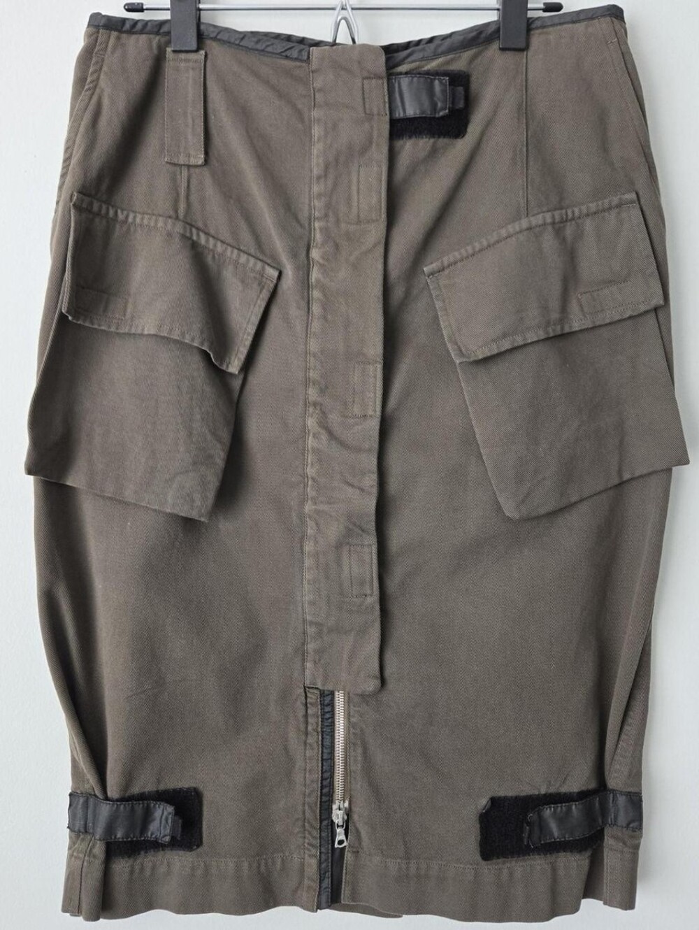 Dries Van Noten military cargo skirt with pockets and metal zipper Size: 42